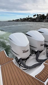 2020 Pursuit DC 365 — New Smyrna Beach The do‑it‑all dual console loaded with comfort, performance, and major upgrades. Triple Yamaha 300s (270 hrs), brand‑new dual Garmin 8616xsv screens, Garmin radar/Sirius, Panda 8kW generator, Starlink, helm A/C, white wrap (Flag Blue below), and a fresh detail bottom paint. Features include a full-beam sunroof, dive door, plush seating throughout, fish-ready cockpit, underwater lights, sunshades, outriggers, and more. 📱Preston Frieze - 910.473.2628 💵Askin