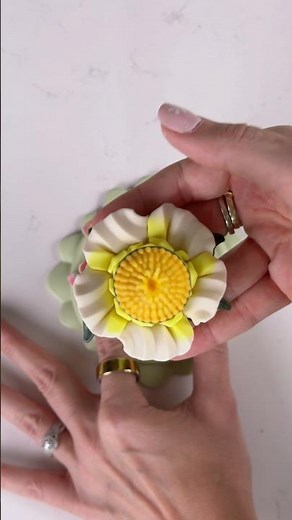 Play-Doh Blooms 🌼🌸 #playdoh # #diy #easycraft #easydiy #girlsnight