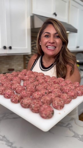 Albondigas: Traditional Mexican Meatball Soup Recipe