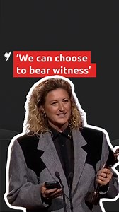 Kate Box’s AACTA award acceptance speech is gaining international attention for spotlighting the conflict in Gaza by calling for a ceasefire. Find the latest on the Hamas-Israel war here: https://trib.al/fO0M4Ag | SBS News