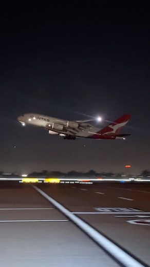 The largest plane in the world taking off from Airport #aviation #aviators #aviation_lovers #aviator #avgeek #avgeekphoto #avgeekspotting #avgeekoftheweek #airplane #airplanelovers101 #airplanepictures #airplanemode #airplanespotting #plane #planelovers #planespotters #takeoff #takeoff✈️ #departure #qantas #lax #trendingaudio❤️ #foryou | Ingaviation