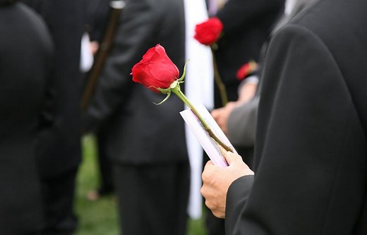 Meaningful Sympathy Messages for Coping With a Mother's Loss | LoveToKnow