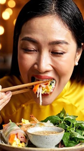 🇻🇳🍽️ Ẩm Thực Việt Food Tour 🍲🔥 Khám Phá Top 3 Món Cuốn Việt Nam #amthucviet #foodtour #shorts