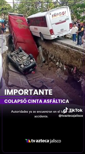 🔴#IMPORTANTE | Colapsó la cinta asfáltica y cayeron vehículos sobre la avenida Malecón al cruce de Sidon en la colonia Bethel municipio de #Guadalajara, reportan varios heridos. #news #tiktoknews #paratí #Jalisco