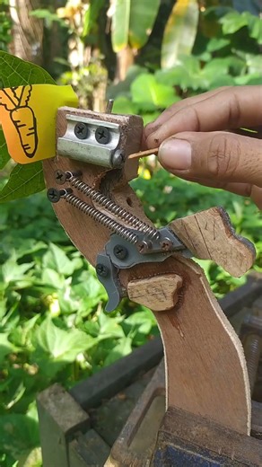 Slingshot with Carrot Drawing