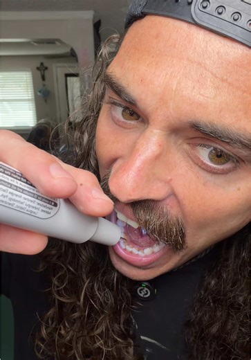 Effective Teeth Cleaning with Curvy Moon Tartar Remover