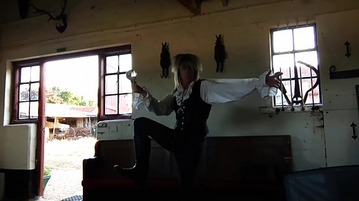 The Goblin King ✨️🔮 #thelabyrinth #thegoblinking #jareth #davidbowie #jimhenson #fantasy #crystalball #objectmanipulation #flowarts #malabarista #performer #flowartsmovement #contactjuggling #contactjuggler | The Magic Ball Man