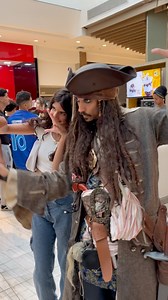 Captain Jack Sparrow look-alike appears at a shopping mall and causes a stir among fans 🏴‍☠️✨ #Jacksparrow #piratesofthecaribbean #JohnnyDepp | Thiago Couto