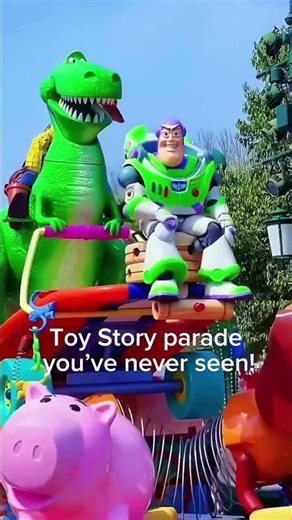 Toy Story parade you’ve never seen before! #amusementpark #disney #toystory #themepark