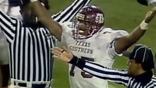 Michael Strahan was an unstoppable force and sack machine on the defensive line at Texas Southern, dominating The Southwestern Athletic Conference. Opposing linemen often double-teamed him, a tactic his coaches referred to as “Strahan rules.” He finished his career as the Tigers’ all-time sack leader, earned two SWAC Player of the Year honors, and was a 1992 First Team All-American. Today, Strahan makes history as the first Texas Southern player inducted into the College Football Hall of Fame. v