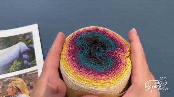 Sara talks through how to knit from a ball of Scheepjes Whirl. Keeping an eye out for the 'fuzz buzz' joins and different ways to work around them. How to knit from the centre of a ball of Whirl and how to knit from the outside. The choice is yours! The Halina shawl has been designed exclusively by Lynne Rowe. The Woolnest Halina Shawl pattern - https://ow.ly/exu750Pf1nJ Scheepjes Whirl - https://ow.ly/A3jC50Pg4cH | Black Sheep Wools