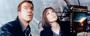 "Invasion Planète Terre" : la série posthume du papa de "Star Trek" en DVD [EXTRAIT]