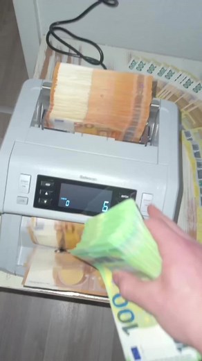 Counting Euro Banknotes with a Currency Machine