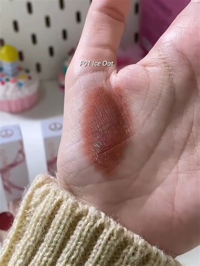 Essential Tips for Perfect Lipstick Application