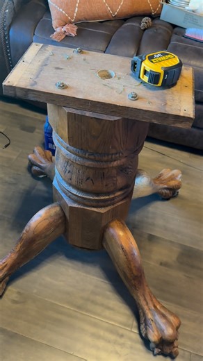 New Christmas tree base made from a old table | Meme Krunchymuffin