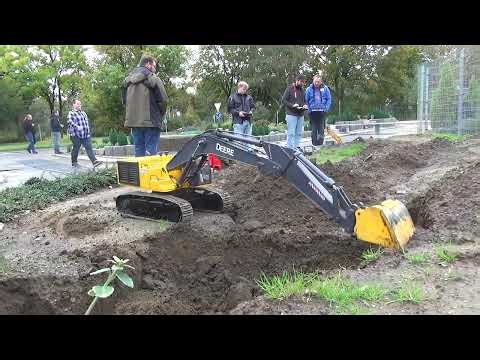 Rc excavator digging and loading - How much dirt can you move in 1h?