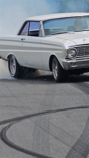 Classic Ford Falcon Burnout Spin! - #Ford #classicford #Falcon #fordfamily #fordfalcon #classiccars #burnoutcompetition #competition #burnout #fordracing | The Customized Ride