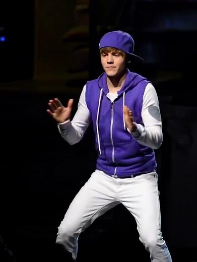 Justin Bieber's Iconic Purple #justinbieber #purpleoutfit #musicfashion #trendalert #fashioninspo