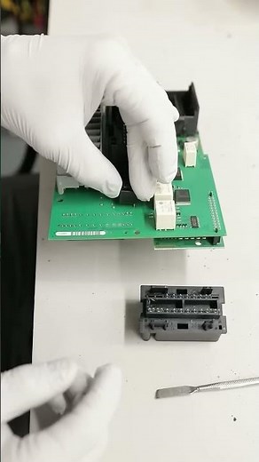 12-17 Fiat 500 fuse-box repair