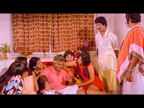 ഇപ്പോ ഞാൻ സ്വർഗ്ഗത്തിലാ ഇവരെയും കൊണ്ട് പറക്കാൻ തോന്നുന്നു... | Movie Scene | Angakkuri