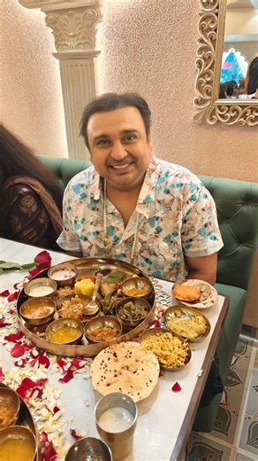 Munch Box Thali - Borivali By Chef Payal Thakkar The warmth of authentic Gujarati and Rajasthani food served on a platter. Scrumptious Vegetarian Food with Cosy Ambience and Warm Hospitality..! #mehulnisar #foodblogging #vegetarian #food #munchbox | Mehul Nisar