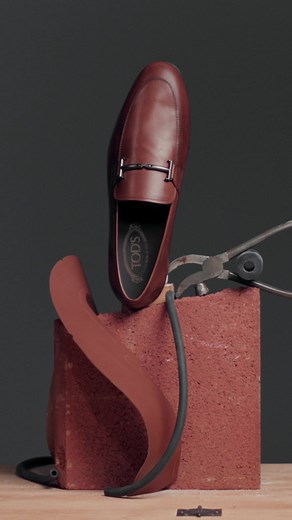 1.5K views · 153 reactions | Experience the exclusive know-how of our artisans, giving life to Tod’s Icons. Watch the video and discover the making of a true essential: the Tod’s loafer. Discover more at: https://rebrand.ly/tju638y #TodsHeritage #TodsIcons #Tods | Tod's | Facebook