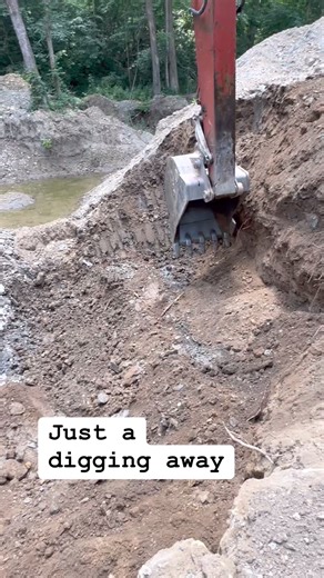 233K views · 579 reactions | #excavating #geode #keokuk #fabulous #keokukgeodes #missouri #rocks #crackinggeodes #quartz #WoodiesRockShop #minerals #mining #lapidary #rockhound #rockhunter #fabulouskeokukgeodes | KeokukGeodes | Facebook