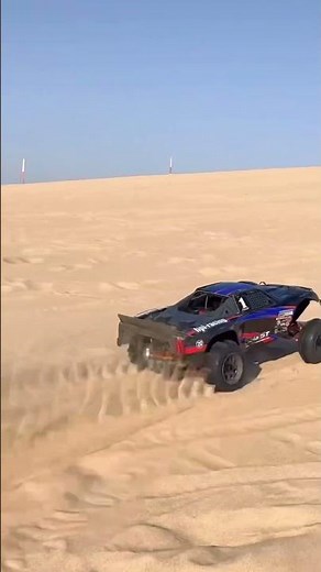 Hpi Baja 5t - LAUNCHES and ROOSTS at the Sand DUNES!!