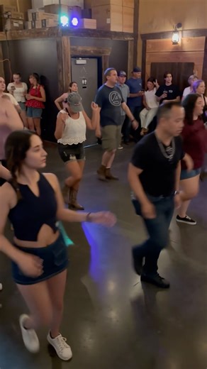 ACES & EIGHTS Line Dance @ BNS #bootscootin #linedance #dance #shorts