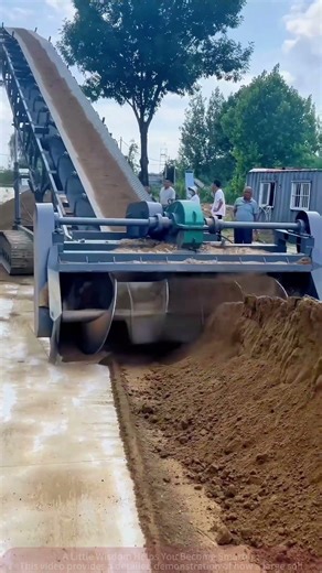 Essential on Construction Sites! How Does a Large Soil Excavator Efficiently Dig Trenches?