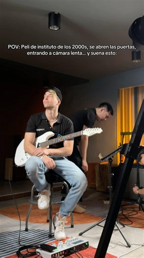 VUELTA a 2000s con este guitar solo - rock - pop punk