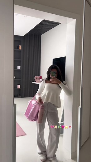 Glamour Guide: Unveiling the Latest Fashion Trends