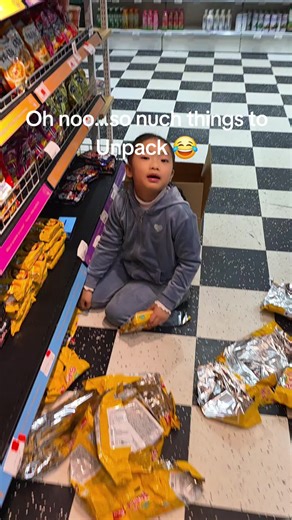 My Manager @Chia Le is working with us Today in Kouvola Shop! 🤩🤩🤩 We might be here until 19 with her help 🤣🤣🤣 #vietasianmarket