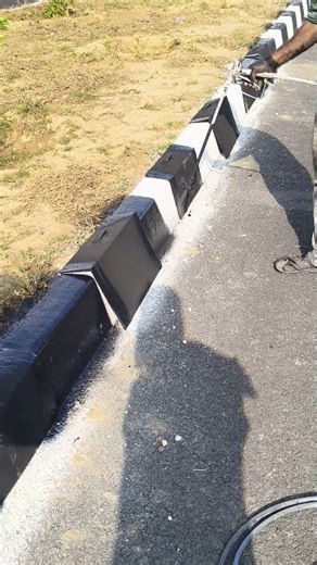 Kerb painting.... #hauntedattraction #resuvemission #britishcolumbia #austraid #tuesday | Manish Sharma