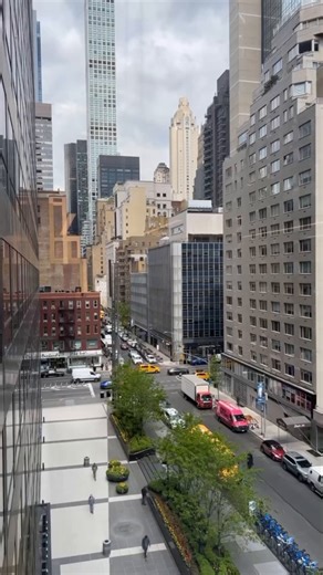 📍 919 3rd Avenue Step inside one of Bloomberg's engineering offices in New York City. Work with us. https://bloom.bg/3RCGkTV | Bloomberg