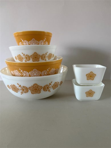 Pyrex Golden Butterfly Nesting Mixing Bowls W/ Two 501 Fridgie Bowls *no Lid