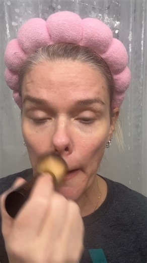 Mickey Williams on Instagram: "This is what skin but better actually looks like ✨ Laura Geller Double Take Baked Powder Foundation (Light) + the Retractable Airbrush Kabuki = a flawless, paper-thin finish that melts right in. Hail to the queen 👑 Miss Geller - this one lives in my kit now. Period. #LauraGellerBeauty #BakedFoundation #MakeupMagic ProTips"