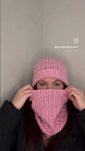 DIY how to crochet a slouchy hat and neck warmer easy for beginners #crochet #crochetforbeginners