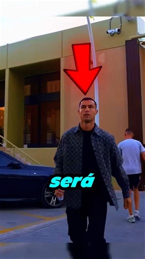 Why does Cristiano Ronaldo do that? (It doesn't make sense) #football