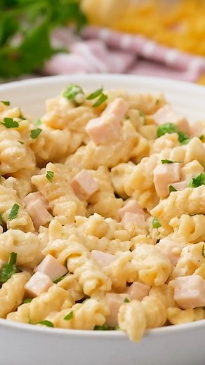 Leftover Easter Ham?? You MUST make this super simple Ham and Cheese Pasta! https://amindfullmom.com/ham-cheese-instant-pot-pasta/ | A Mind "Full" Mom