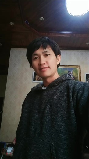 Exploring Sign Language in a Cozy Home Setting