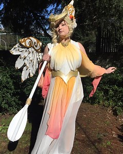 An Overwatch Mercy Cosplay with an Art Nouveau Twist