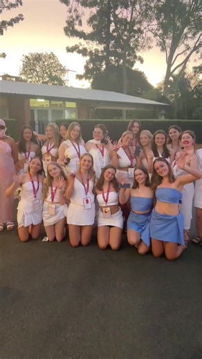 Toga Tuesday! We had so much fun this afternoon making togas with our neighbours @philpflamingoes 💙🩷 #oweek2026 #embraceopportunities #bourne #interdigitation #fyp