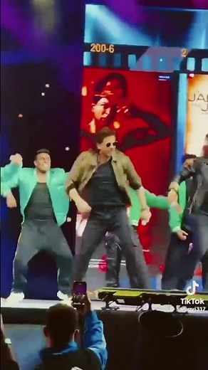 Shah Rukh Khan 👑 Dance Performance | Jhoome Jo Pathaan | PATHAAN | SalmanPathan #kingkhan #pathaan