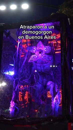 Che Netflix on Instagram: "Otro que Rosalía, el demogorgon anda girando por toda la ciudad. Si se lo cruzan, tranqui: no necesitan el lanzallamas, está controlado."