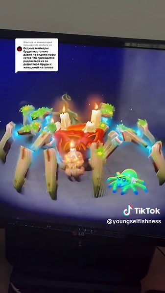 Ответ пользователю @sinsha la vie Веками чёрная паучиха Арахния скрывалась в тёмных лавовых туннелях под тлеющими кратерами горы Пиротей, взращивая миллионы паучков и отправляя их охотиться на поверхности. Однажды визирь жадности Фолопталис воздвиг на склоне этого потухшего вулкана свой магнетитовый зиккурат, прекрасно зная: любым грабителям, что ищут его притягательные богатства, сначала придётся пройти через паучьи владения. Тысячелетию материнского спокойствия пришёл конец: гору непрерывно ос