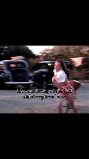 Navigating Teenage Relationships: Minimalist Boyfriend Lifestyle