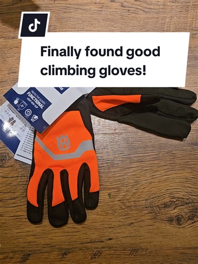 Climbing gloves have always been such a difficult thing to find! I spent years wearing grips or nothing but these little bad boys are awesome! Great fit, great grip, light, breathable and they last 👏 it's 100% a yes from me 👌 #chainsawman #gardening #husqvarna #arborist #work