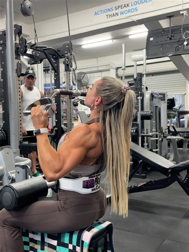 2.3K views · 26 reactions | IFBB Figure Pro - Silvia Kovacsova on Reels | Facebook