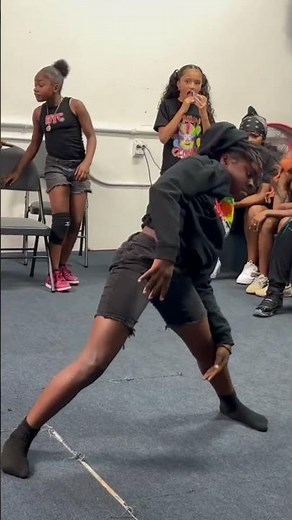 OUU THEY HAVE MOVES 💃🏾